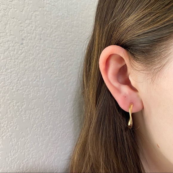 Mini Wave Hoop Earrings Curve - Picture 4 of 6